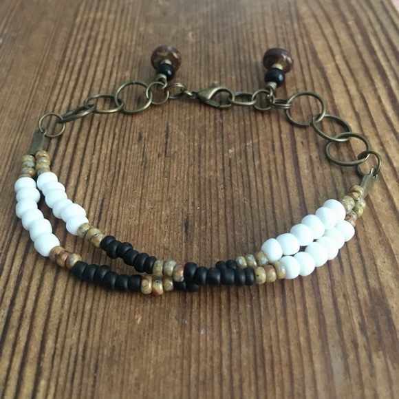 Ladies 8 Inch Black and White Beaded Ladies Bracelet, Handmade Ladies Br… - Picture 1 of 5
